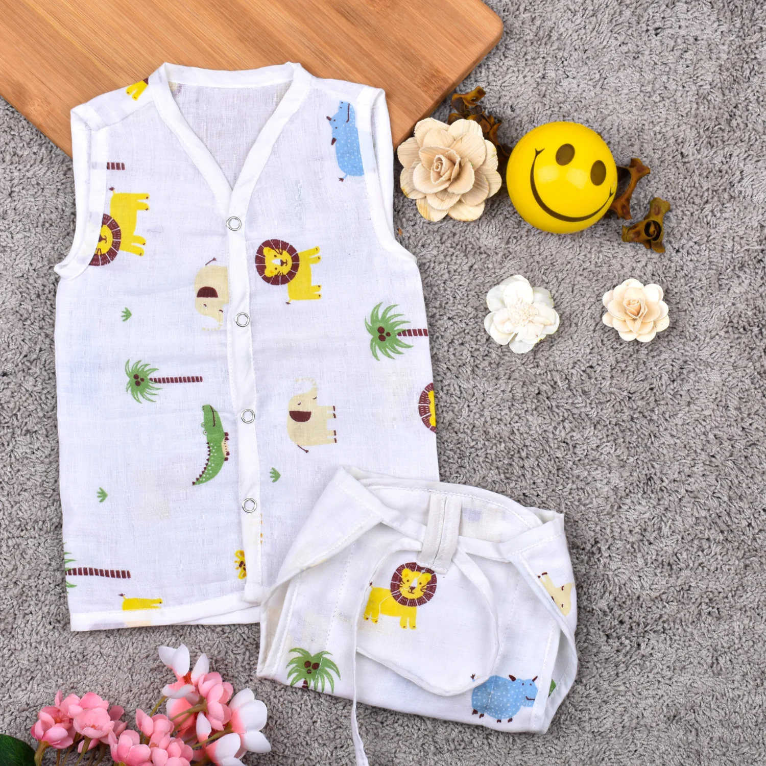 Moms Home New Born Organic Cotton Velcro Swaddle Wrap Gift Set of 7 Items - Lion - Image 3